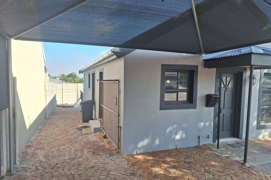 To Let 4 Bedroom Property for Rent in Protea Village Western Cape